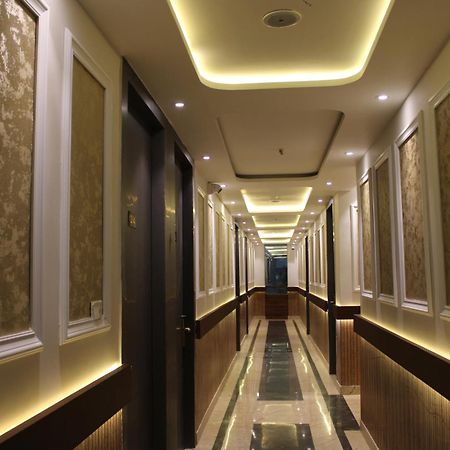Hotel Gold Stone กานปูร์ ภายนอก รูปภาพ