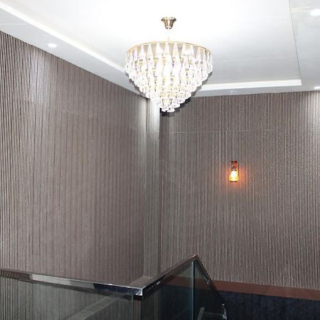 Hotel Gold Stone กานปูร์ ภายนอก รูปภาพ