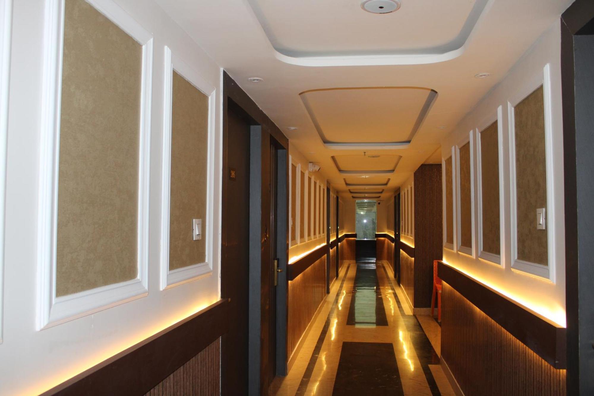 Hotel Gold Stone กานปูร์ ภายนอก รูปภาพ