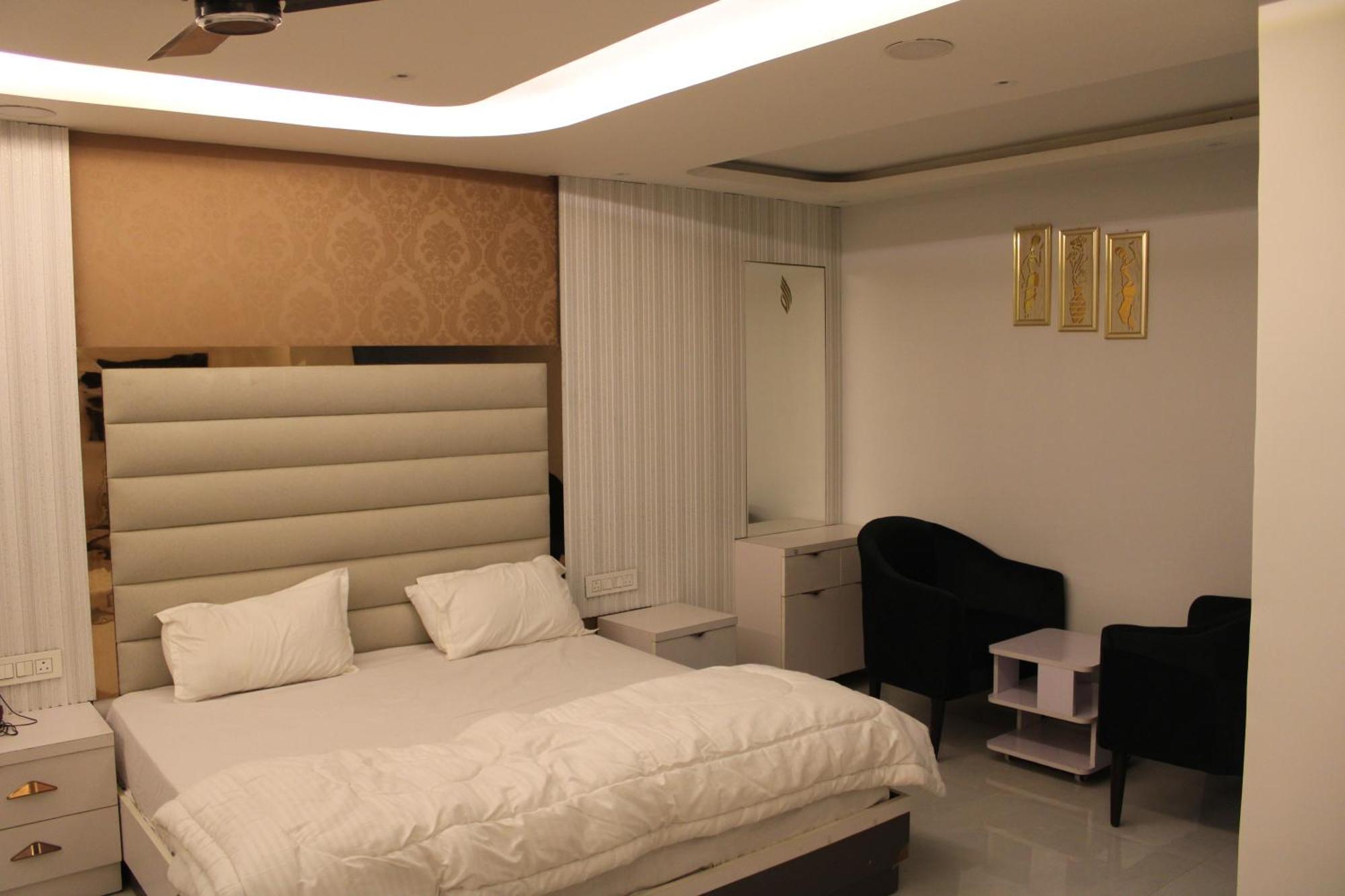 Hotel Gold Stone กานปูร์ ภายนอก รูปภาพ